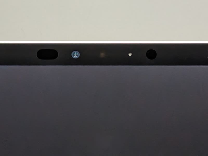 前面カメラ部は長辺側に配置されている