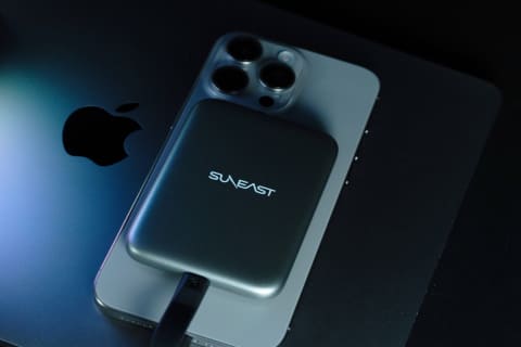 SUNEAST、iPhoneの背面に装着できるMagSafe対応ポータブルSSD - PC Watch