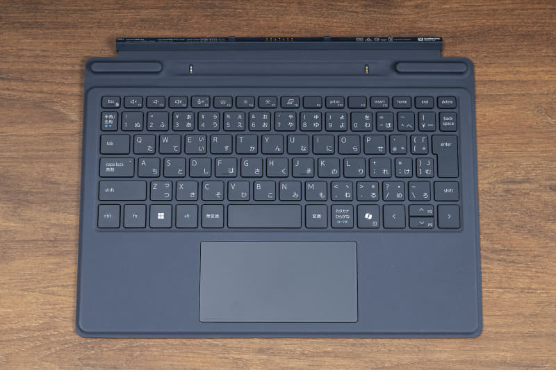 キーはアイソレーションタイプで、主要キーのピッチは19mmフルピッチ。標準的な固さのタッチで打鍵音も静かで、軽快なタイピングが可能だ