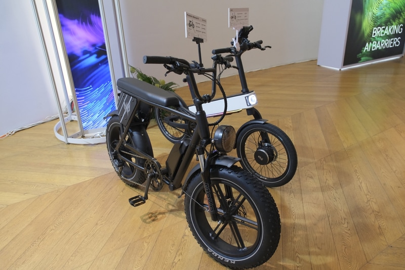 同社製の各種家電や電動自転車なども展示されていた。