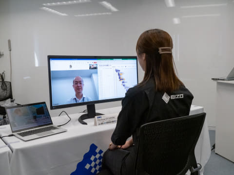 EIZO、初のWebカメラ/マイク搭載34.1型UWQHD湾曲モニター - PC Watch