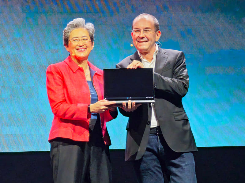 Ryzen AI 300シリーズ搭載YOGA