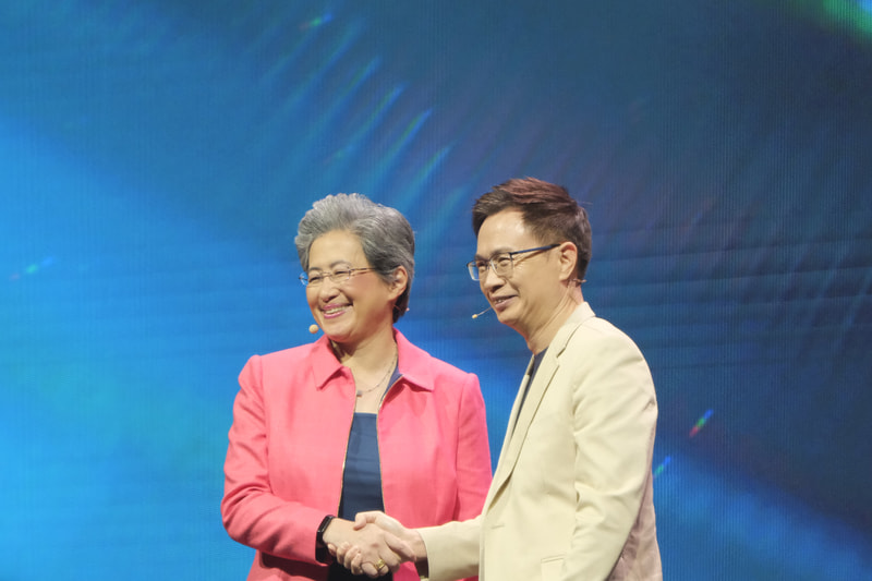 Lisa Su氏(左)とHuang氏(右)