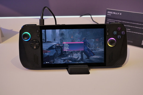 ROG Ally X」が手に取れるROGのブース - PC Watch