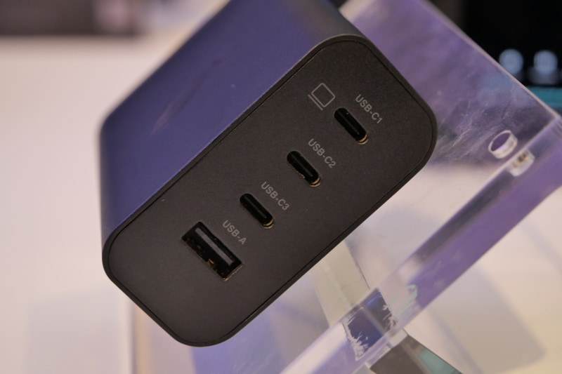 接続ポートとしてUSB Type-C×4、USB×1を備える