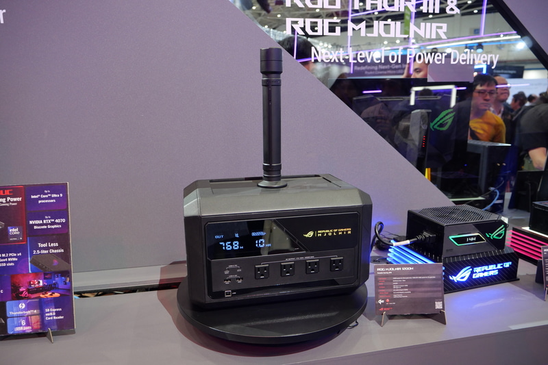マイティ・ソーの武器「ムジョルニア」そっくりの、ゲーミング向けポータブル電源「ROG MJOLNIR 1200W」