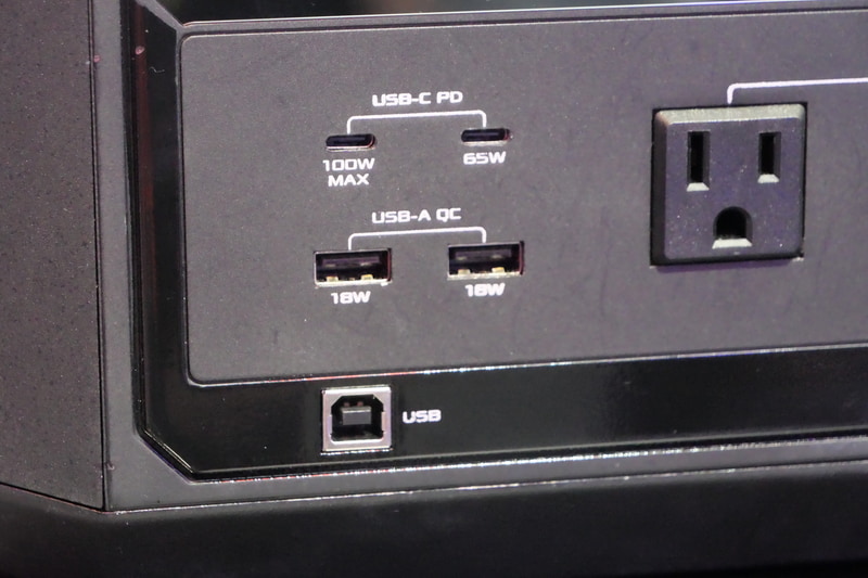 USB Type-Cは2ポート用意され、一方は最大100W、もう一方は最大65Wの出力に対応。USB Type-Aは最大18Wの出力に対応