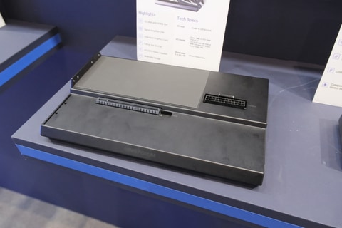 MINISFORUMから水冷仕様のRyzen搭載ミニPC。スリム型ゲーミングPCの