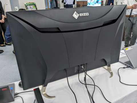 EIZO、大画面ながらスリム筐体で設置しやすい42.5型4Kモニター