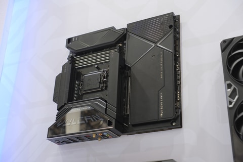Colorful、美しい外観と性能の両立を目指したゲーミングPC - PC Watch