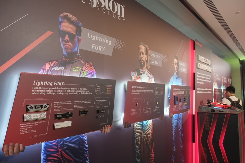 各製品をイメージしてAIが生成したレーサー達が製品を紹介していた