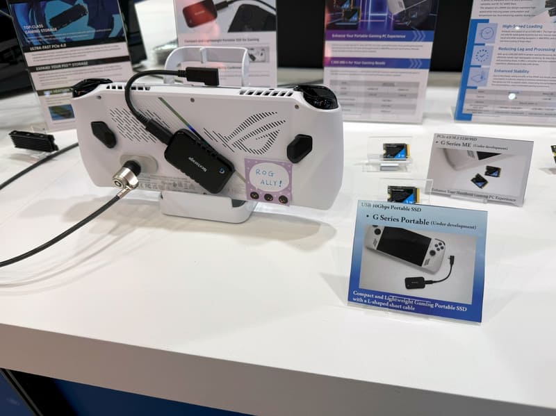 ROG AllyのようなポータブルゲーミングPC向けとして外付けSSDのG Series Portable、2230サイズのG Series MEも展示されていた。
