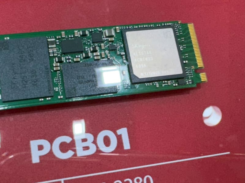 コントローラのALISTAR ACNT093は DRAMもサポートしている模様。オールSK hynix構成だ。