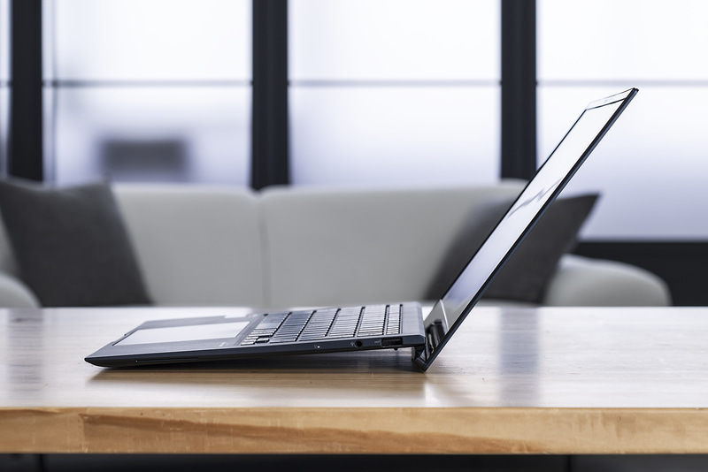 最薄部10.9mmの薄型ボディ