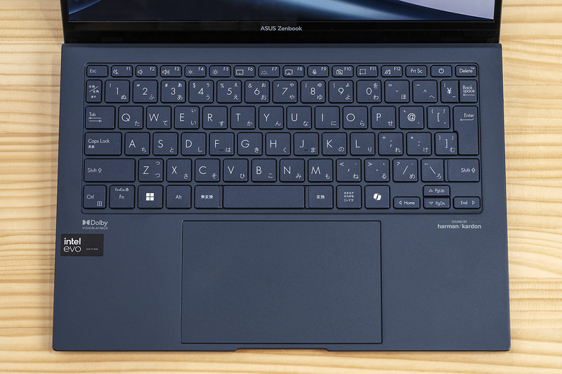 キーボードは日本語配列。薄型ボディだがクリック感があり、剛性も高く使いやすかった