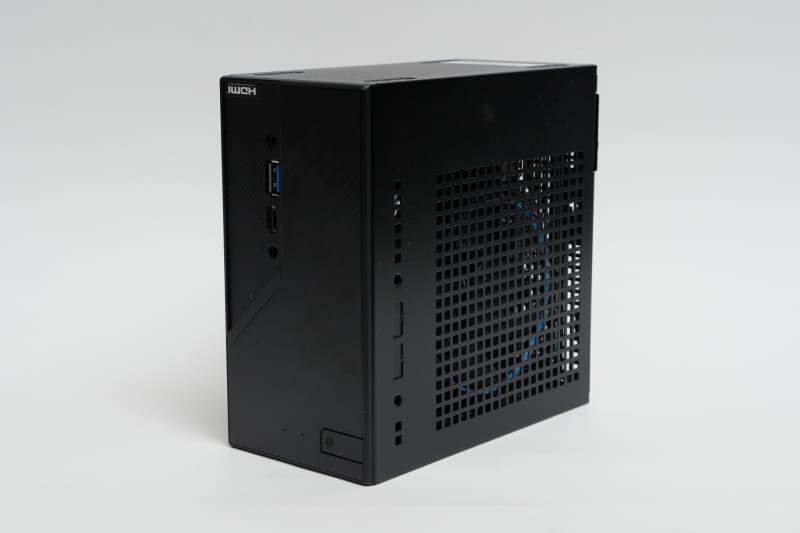 検証に利用したPC。ASRockのベアボーンPC「DeskMini B660」にCore i3-12100、DDR4-3200 8GB×2を装着。OSはWindows 11 Home 64bitを利用した