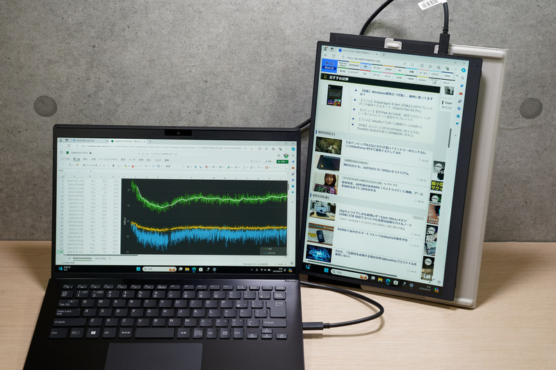 裏返すようにして組み立て、中央部分に本体スタンドを横から差し込むと、縦置き可能に