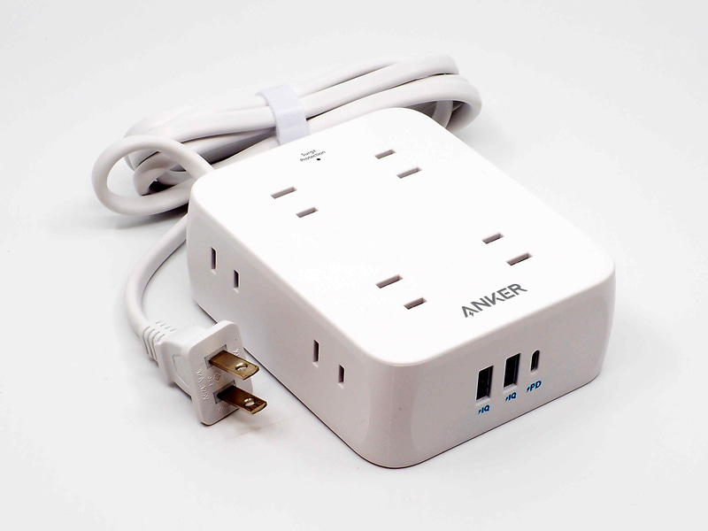 前面にUSB充電ポートを備えている