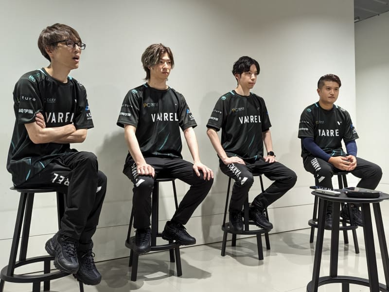 VARRELのメンバーは、マゴ、水派、もけ、だいこく。この1年間で自身のストリートファイター6の活動について点数をつけるとしたら、マゴは取り組み自体は70～80点だが、迷いなどもあったので最終的には20～30点、水派は60点、もけは100点、だいこくは大会成績だけなら80点だが、色々無知な事も多かったため、総合点は50点とした