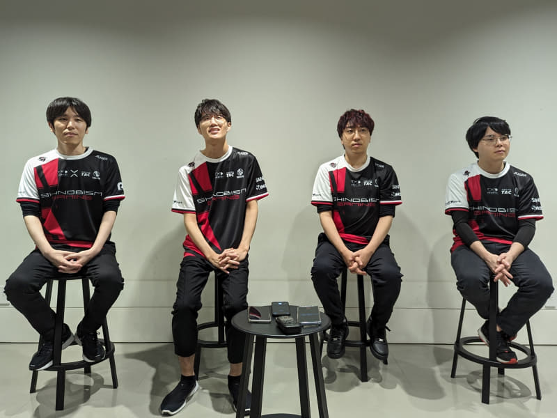 忍ism Gamingのメンバーは、ももち、藤村、ヤマグチ、ジョニィ。この1年間で自身のストリートファイター6の活動について点数をつけるとしたら、ももちは20点、ヤマグチは前半が70点だが、終盤にかけて悪くなってきた、藤村は85点、ジョニィはなんと2点!