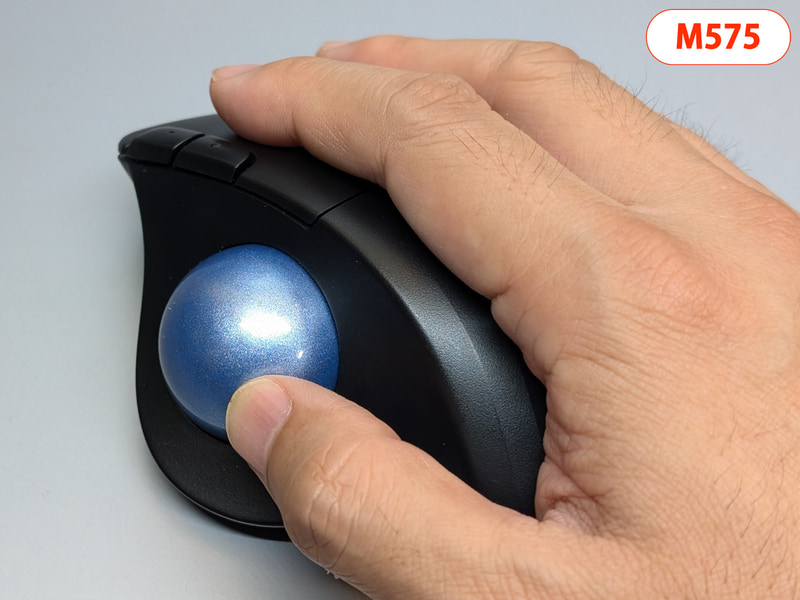 M575。ボールは親指で操作する。ややザラザラと手応えがある