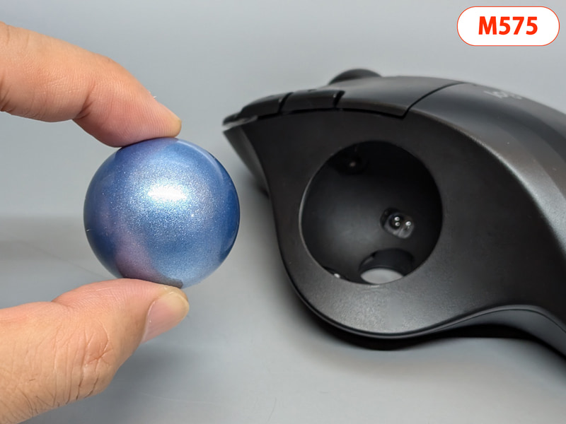 M575のボール。直径は表記にブレがあるが、34mmと見てよさそうだ