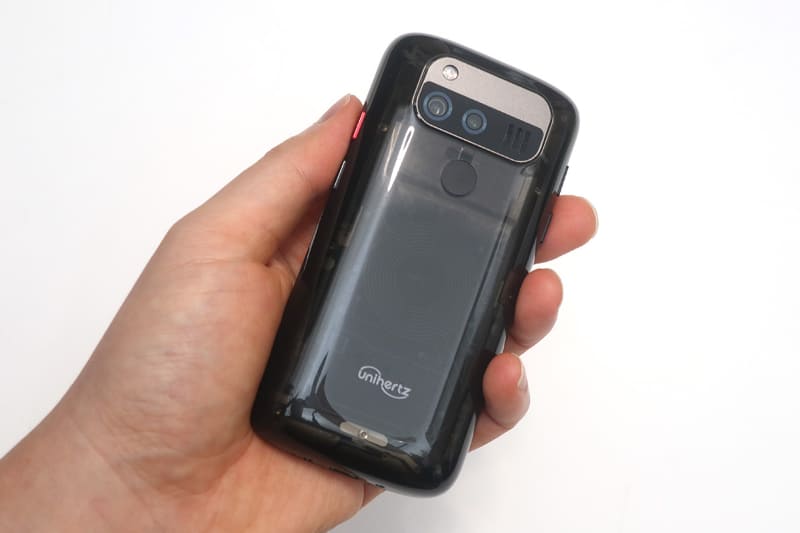 手にするとこんな感じ