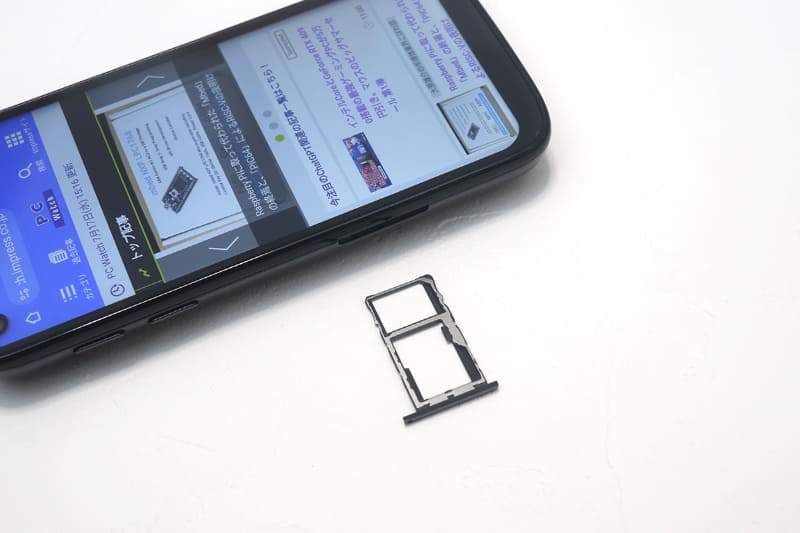 SIMトレーは3つの機能から2つを選択する形式