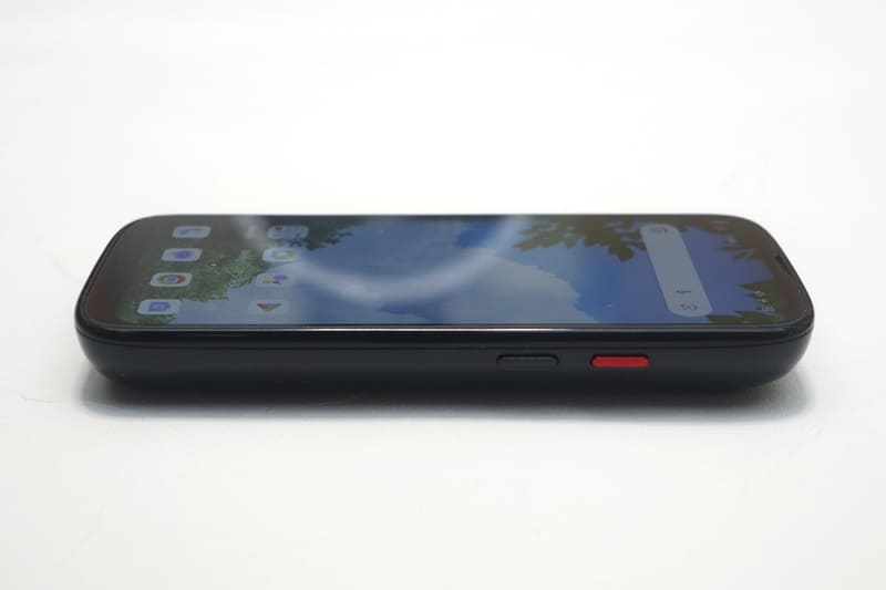 右側面は電源ボタンとプログラマブルボタン