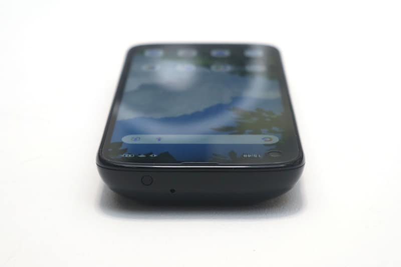 上部。赤外線ブラスターを搭載