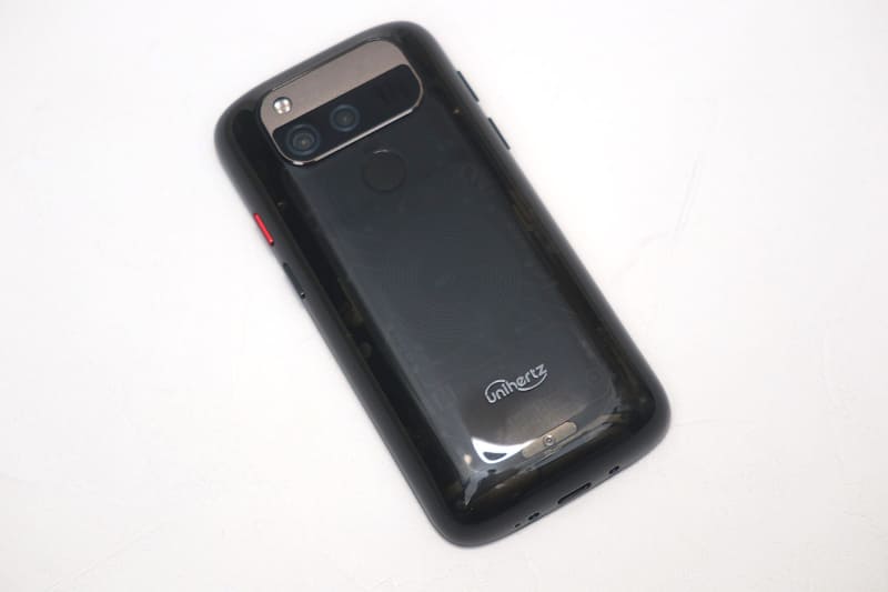 透明な背面など、Jelly Starの要素を踏襲している