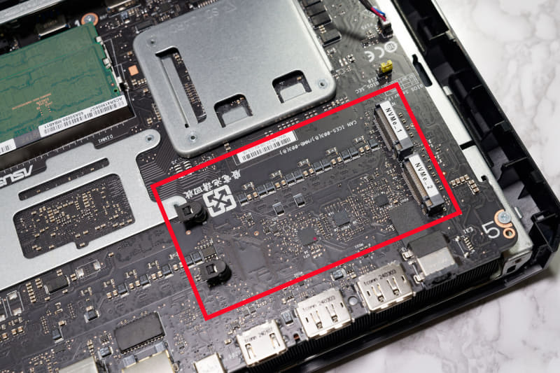 M.2スロットは2つ空きがあった