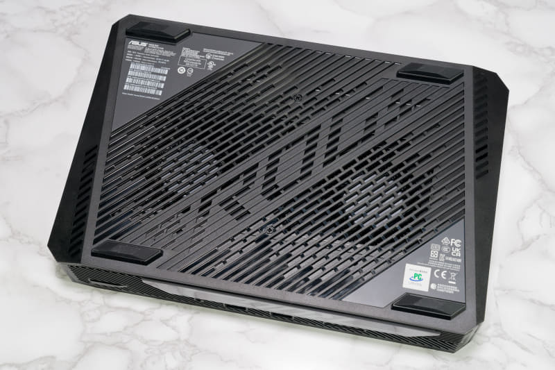 底面側から給気する構造なので、遮らないように設置したい