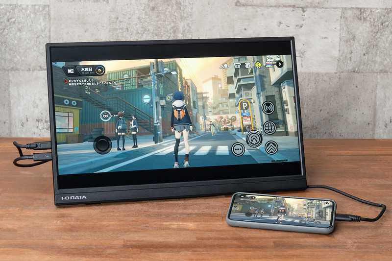 スマホゲームもモバイルモニターの大画面で遊べる