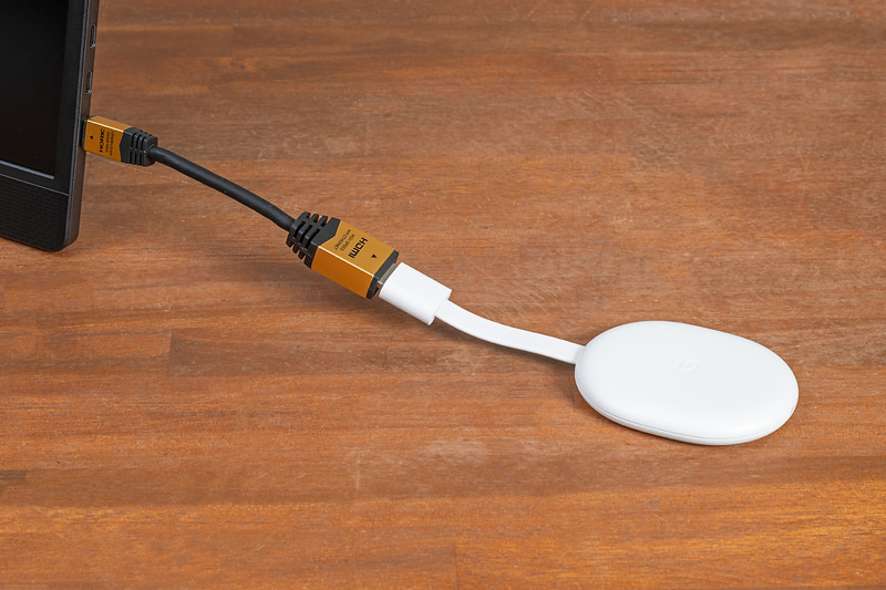 キャストデバイスを接続する場合、大抵は変換コネクタが必要になることに注意