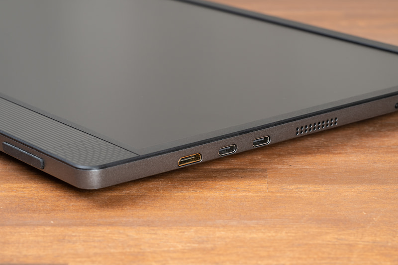 USB Type-C×2、Mini HDMIの3ポートは、入力3系統として独立して使える