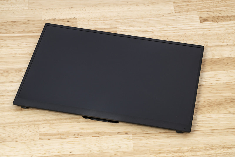 300g台前半なので、手に持ったときにそのあまりの軽さにビビる