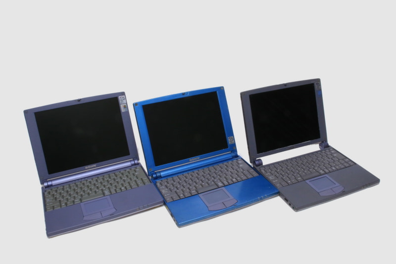 筆者が持っている歴代VAIO。左から505V、505EX、505