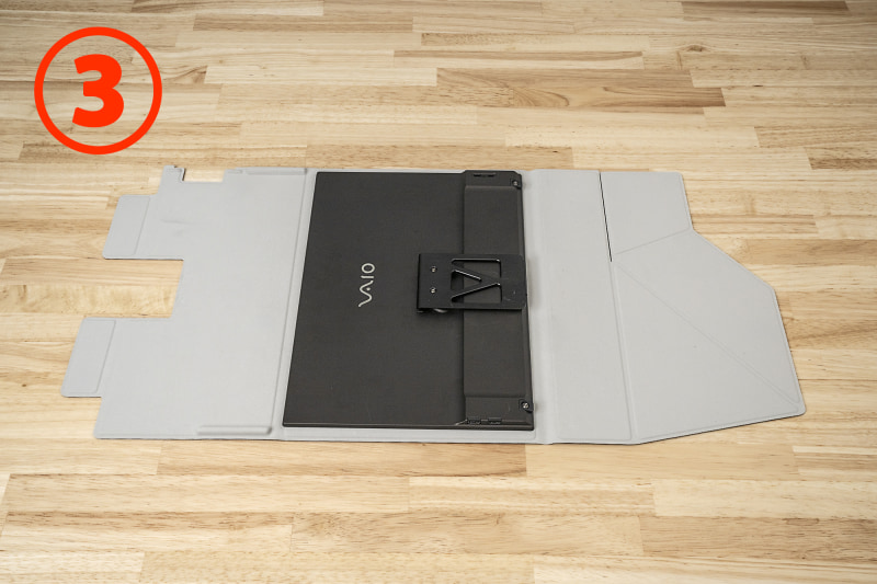 カバーの両側を開けばVAIO Vision+ 14がお目見え