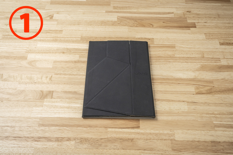 付属カバーに包まれたVAIO Vision+ 14