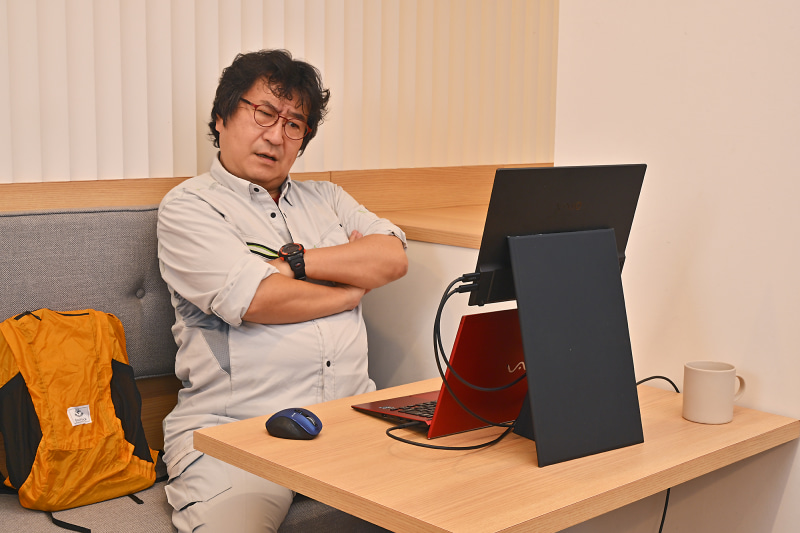 使っているところを後ろから見るとこんな感じ。変形カッコイイ！