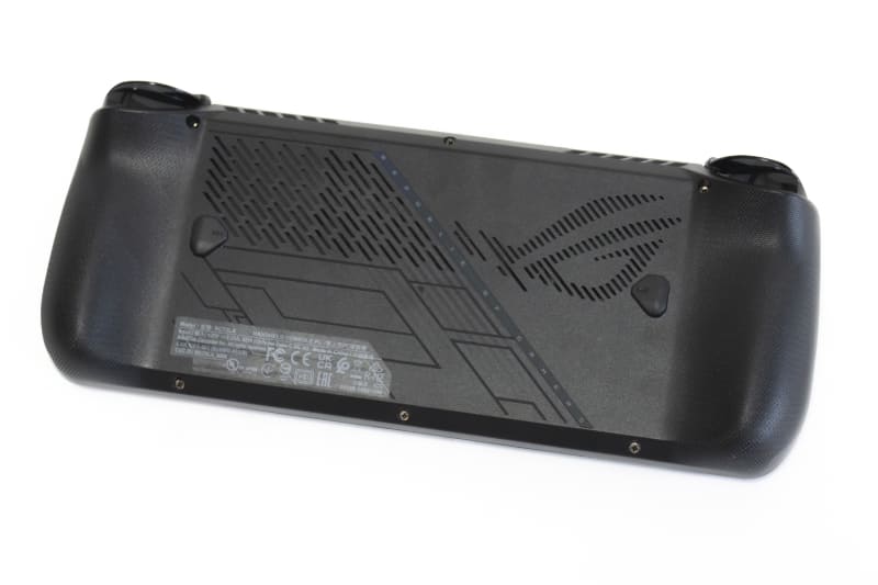 本体背面。2つのマクロボタンはかなり小型化している