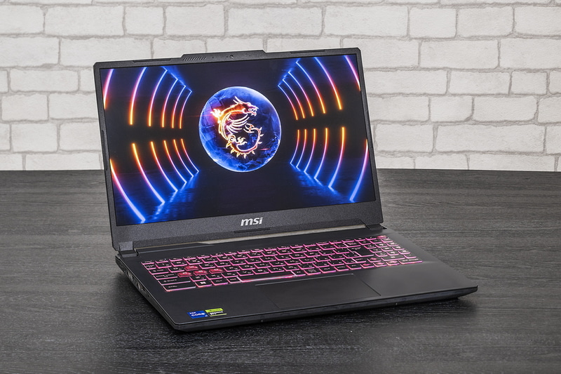 Cyborg 15 A13Uシリーズ。15.6型でフルHD/144Hzのディスプレイを備える。全バリエーションモデルがIntel Core i7-13620Hを搭載し、テスト機はGPUにNVIDIA GeForce RTX 3050 Laptop GPUを採用