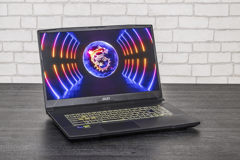 Katana 17 B13Vシリーズ。液晶は17.3型で、テストしたモデルはWQHD/240Hzのゲーミング仕様で、CPUはNVIDIA Core i9-13900H、GPUはIntel GeForce RTX 4060 Laptop GPUを搭載