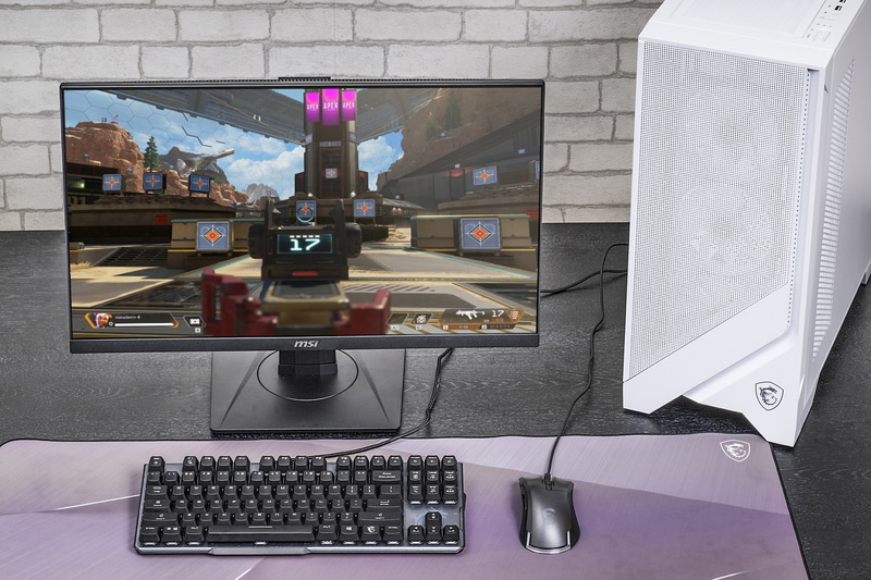 デスクトップPCの場合、モニター、キーボード、マウスといったデバイスを揃える必要がある