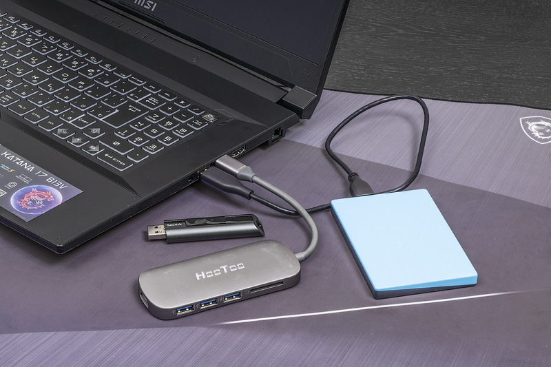 ノートPCはUSBポートに限りがあるが、ハブを使えば拡張できる。周辺機器との接続に困ることはあまりない