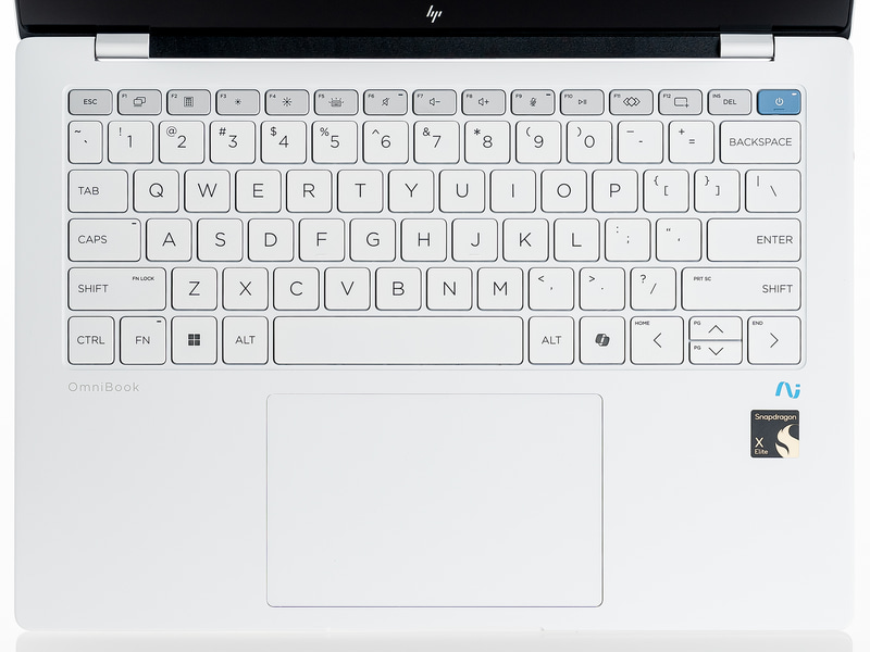 キーボードレイアウト。電源ボタンは誤入力に注意が必要