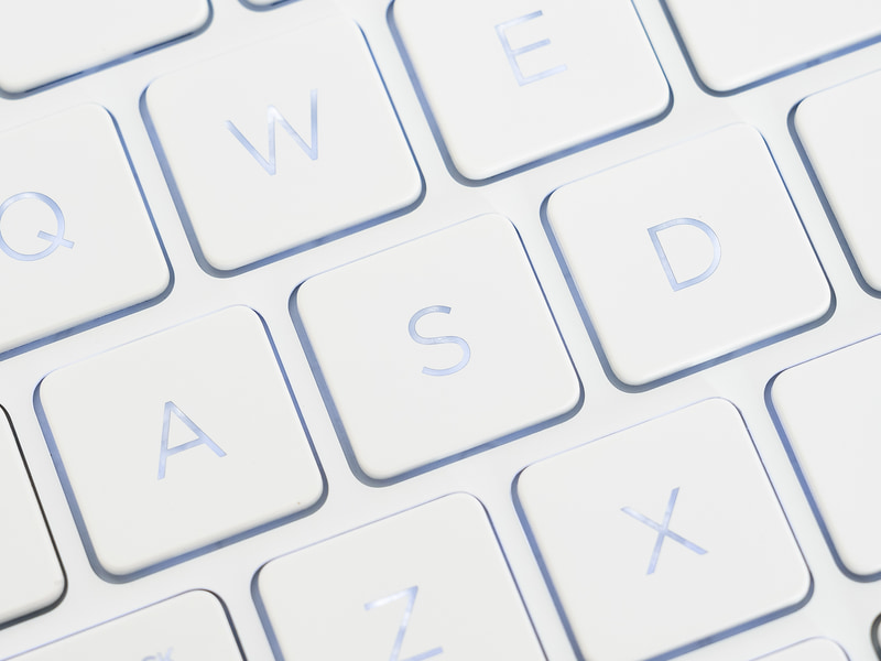 バックライトは3段階、キートップが白いため明るい場所で点灯すると文字が見えにくくなる