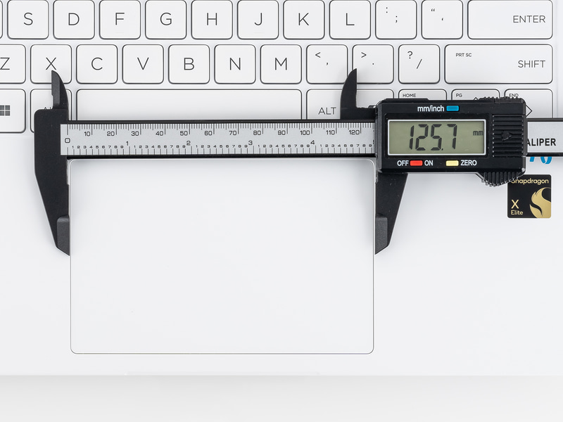 タッチパッドのサイズは125mm×80mmと広め