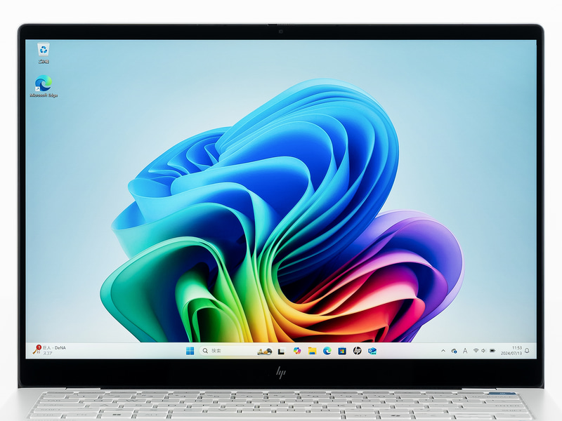 ディスプレイは14型の2.2K(2,240×1,440ドット)IPS光沢パネル